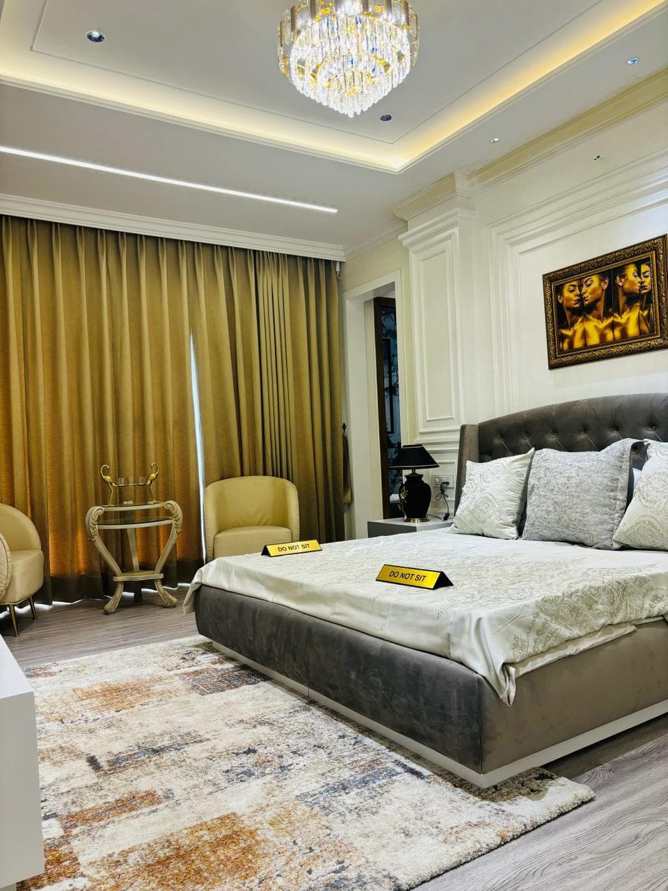 2380 Sq feet flat in MDB LUTYENS near airport road.